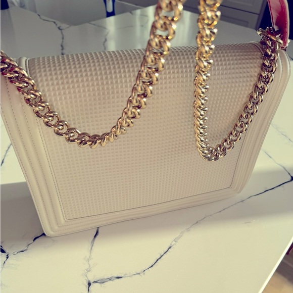 Chanel Bag! Excellent condition - Picture 4 of 13